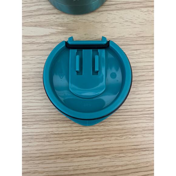 Pioneer Woman Stainless Steel Double Wall Vacuum Insulated Teal Tumbler w/Lid. - Picture 8 of 9